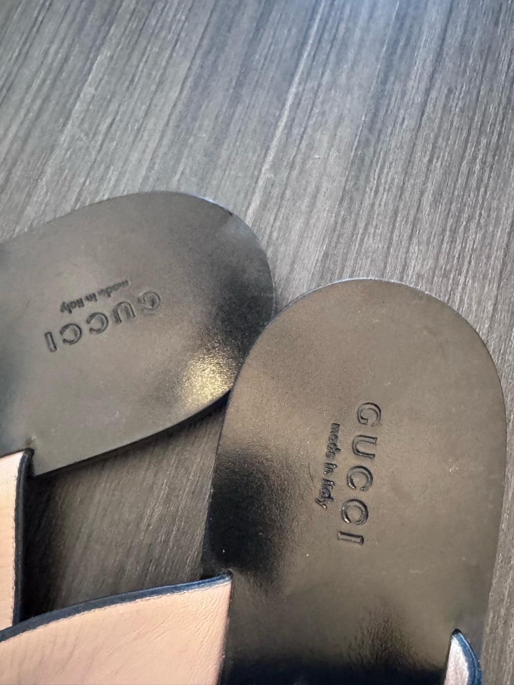Gucci Black Leather Thong Sandals with Gold Double G - Picture 2 of 3